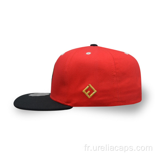 Casquette snapback brodée en coton